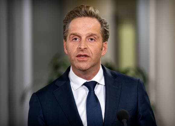 DEN HAAG - Minister Hugo de Jonge (Volksgezondheid, Welzijn en Sport) tijdens een persconferentie over het coronavirus. Er werden geen nieuwe maatregelen aangekondigd, in plaats daarvan praatten De Jonge en premier Mark Rutte de pers bij over de huidige situatie. ANP BART MAAT Copyright: xHollandsexHoogtex xxANPx x424498886x