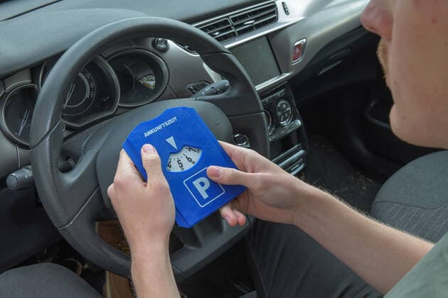 Parkscheibe, Auto