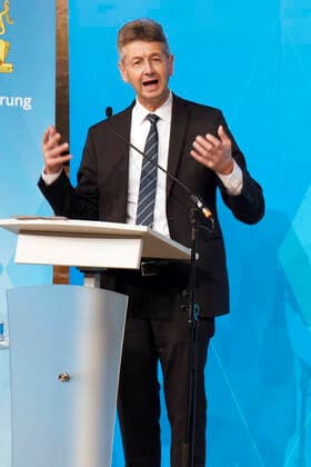 Michael Piazolo bei der Pressekonferenz zu den aktuellen Entwicklungen der Corona-Pandemie und Verschärfung der Maßnahmen zu deren Eindämmung im Prinz Carl Palais. München, 26.11.2020