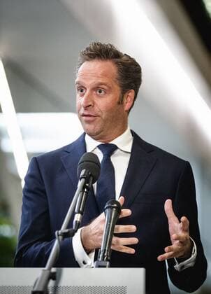 DEN HAAG - Minister Hugo de Jonge (Volksgezondheid, Welzijn en Sport) reageert op het besluit van het Europees Geneesmiddelenbureau EMA rond de goedkeuring van het coronavaccin dat BioNTech en Pfizer samen hebben ontwikkeld. ANP SEM VAN DER WAL Copyright: xHollandsexHoogtex xxANPx x426470899x