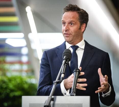 DEN HAAG - Minister Hugo de Jonge (Volksgezondheid, Welzijn en Sport) reageert op het besluit van het Europees Geneesmiddelenbureau EMA rond de goedkeuring van het coronavaccin dat BioNTech en Pfizer samen hebben ontwikkeld. ANP SEM VAN DER WAL Copyright: xHollandsexHoogtex xxANPx x426470911x