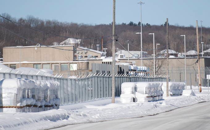 Kanada, Coronavirus-Ausbruch in Gefängnis Saint Jerome, Quebec January 24, 2021, Saint-Jerome, PQ, Canada: Saint-Jerome prison is shown in Saint-Jerome, Que., north of Montreal, Sunday, January 24, 2021, as the COVID-19 pandemic continues in Canada and around the world. An outbreak of COVID-19 has been reported at the prison. Saint-Jerome Canada - ZUMAc35_ 20210124_zaf_c35_002 Copyright: xGrahamxHughesx