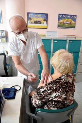 Vaccination of seniors against coronavirus continues in the Czech Republic on February 17, 2021. Photo from the Tomas Bata Regional Hospital in Zlin. (CTKxPhoto DaliborxGluck) CTKPhotoP202102180300201 dg 008A