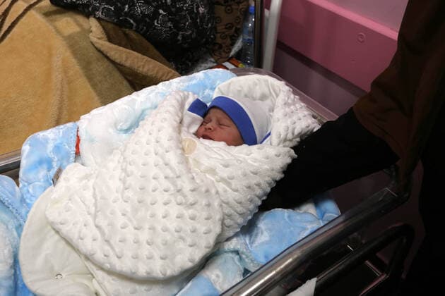 February 18, 2021, khan Younis, Gaza Strip, Palestinian Territory: Relatives of the Palestinian prisoner Muhammad al-Qudra carry the newborn, at Nasser Medical Complex in khan Younis in the southern of Gaza strip on February 18, 2021. Eman al-Qudra gave birth to her newborn in a successful smuggling of sperm to lead to a pregnancy. Since 2004, Palestinian security prisoners, who are denied conjugal visitations by their wives, have tried to smuggle their sperm out of Israeli prisons, so that their wives can be inseminated in fertility clinics in the West Bank and Ghazza, and bear them children khan Younis Palestinian Territory - ZUMAap3_ 20210218_zaf_ap3_168 Copyright: xAshrafxAmrax