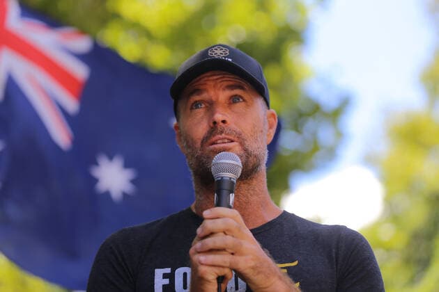 ANTI VACCINATION RALLY SYDNEY, Celebrity Chef Pete Evans speaks during an anti-vaccination rally in Sydney, Saturday, February 20, 2021. The national rollout of the Pfizer vaccine will begin on Monday in what will be the largest exercise of its kind in Australia s history. ( NO ARCHIVING, EDITORIAL USE ONLY, NO USE IN BOOKS WITHOUT CONSENT SYDNEY NSW AUSTRALIA Copyright: xSTEVENxSAPHOREx 20210220001521824019