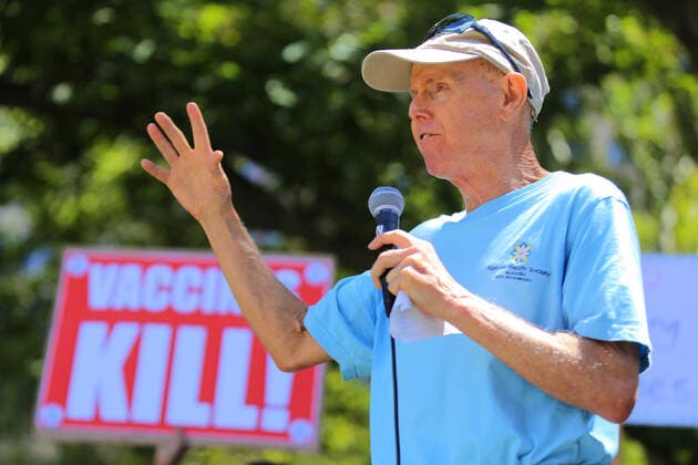 ANTI VACCINATION RALLY SYDNEY, A man speaks during an anti-vaccination rally in Sydney, Saturday, February 20, 2021. The national rollout of the Pfizer vaccine will begin on Monday in what will be the largest exercise of its kind in Australia s history. ( NO ARCHIVING, EDITORIAL USE ONLY, NO USE IN BOOKS WITHOUT CONSENT SYDNEY NSW AUSTRALIA Copyright: xSTEVENxSAPHOREx 20210220001521824890