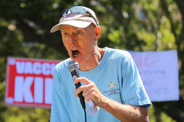 ANTI VACCINATION RALLY SYDNEY, A man speaks during an anti-vaccination rally in Sydney, Saturday, February 20, 2021. The national rollout of the Pfizer vaccine will begin on Monday in what will be the largest exercise of its kind in Australia s history. ( NO ARCHIVING, EDITORIAL USE ONLY, NO USE IN BOOKS WITHOUT CONSENT SYDNEY NSW AUSTRALIA Copyright: xSTEVENxSAPHOREx 20210220001521824940