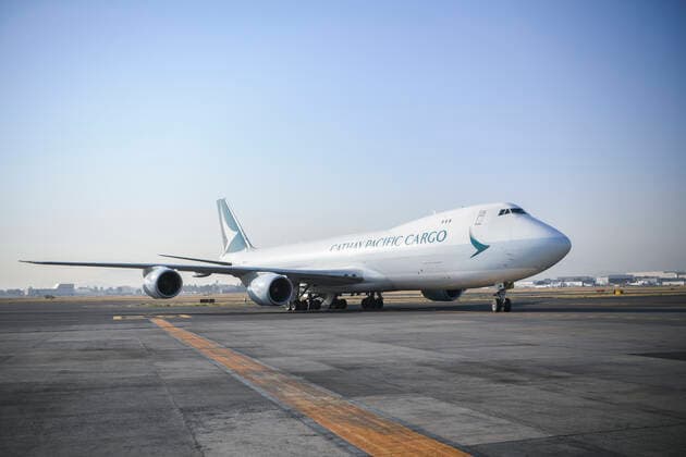(210221) -- MEXICO CITY, Feb. 21, 2021 -- A plane carrying COVID-19 vaccines from Chinese company Sinovac arrives in Mexico City, Feb. 20, 2021. The first shipment of COVID-19 vaccines from Chinese company Sinovac arrived in Mexico City on Saturday, authorities reported. ) MEXICO-MEXICO CITY-CHINA-SINOVAC-VACCINE-ARRIVAL XinxYuewei