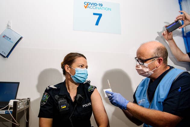 SA COVID19 VACCINE ROLLOUT, Front-line worker SAPOL Senior Sergeant Amanda Kuchel receives the Pfizer Vaccine from a COVID-19 Vaccinator Health Care Worker at the Royal Adelaide Hospital in Adelaide, Monday, February 22, 2021. Australia will begin its roll out of the Pfizer coronavirus vaccine on Monday, the country s most complicated logistical exercise to date.( NO ARCHIVING, EDITORIAL USE ONLY, NO USE IN BOOKS WITHOUT CONSENT ADELAIDE SA AUSTRALIA Copyright: xMORGANxSETTEx 20210222001522254564