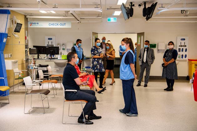 SA COVID19 VACCINE ROLLOUT, The Premier of South Australia Steven Marshall (front-left) speaks to a health care worker inside the Vaccination clinic at the Royal Adelaide Hospital in Adelaide, Monday, February 22, 2021. Australia will begin its roll out of the Pfizer coronavirus vaccine on Monday, the country s most complicated logistical exercise to date.( NO ARCHIVING, EDITORIAL USE ONLY, NO USE IN BOOKS WITHOUT CONSENT ADELAIDE SA AUSTRALIA Copyright: xMORGANxSETTEx 20210222001522284422