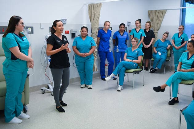 QLD COVID19 VACCINE ROLL OUT, Nurses at the Gold Coast University Hospital receive instructions ahead of the Pfizer vaccine roll out in the Gold Coast, Monday, February 22, 2021. Australia will begin its roll out of the Pfizer coronavirus vaccine on Monday, the country s most complicated logistical exercise to date.( NO ARCHIVING, EDITORIAL USE ONLY, NO USE IN BOOKS WITHOUT CONSENT BRISBANE QLD AUSTRALIA Copyright: xALBERTxPEREZx 20210222001522363832