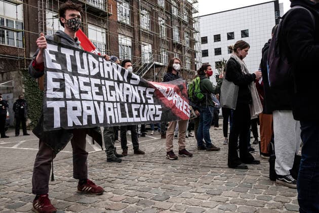 February 22, 2021, Brussels, Puglia, Belgium: Students protest against the isolation and precariousness due to the Covid-19 crisis at the Libre University (ULB) in Brussels. The students are asking, among others, for the reopening of audiences, the resumption of extra-curricular activities, the resumption of sport, free psychological support, and a Covid-19 grant. Brussels, Belgium, February 22, 2021. Brussels Belgium - ZUMAm177 20210222_zip_m177_021 Copyright: xValeriaxMongellix
