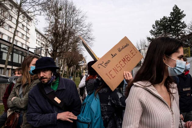 February 22, 2021, Brussels, Puglia, Belgium: Students protest against the isolation and precariousness due to the Covid-19 crisis at the Libre University (ULB) in Brussels. The students are asking, among others, for the reopening of audiences, the resumption of extra-curricular activities, the resumption of sport, free psychological support, and a Covid-19 grant. Brussels, Belgium, February 22, 2021. Brussels Belgium - ZUMAm177 20210222_zip_m177_022 Copyright: xValeriaxMongellix