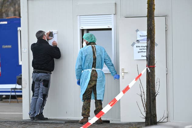 Grenzkontrollen an der oesterreichisch deutschen Grenze ,Grenzuebergang Kiefersfelden Teststation Coronatest,Schnelltest,Testung. Einreise von Tirol Oesterreich nach Bayern Deutschland.
