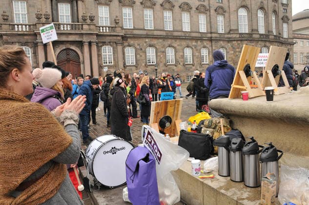 Copenhagen, Denmark. 23 February 2021, Danes proetesting againest coronavirus pandemic new debate in danish parliamenet about quick corona virus pandemic law in danish parliament with all political parties and stage anti pandemic law debates in front of danish parliament and danish police stand peaceful proteact danish parliament in front christiansborg danish parliament in Copenhagen. (Photo..Francis Dean Deanpictures)