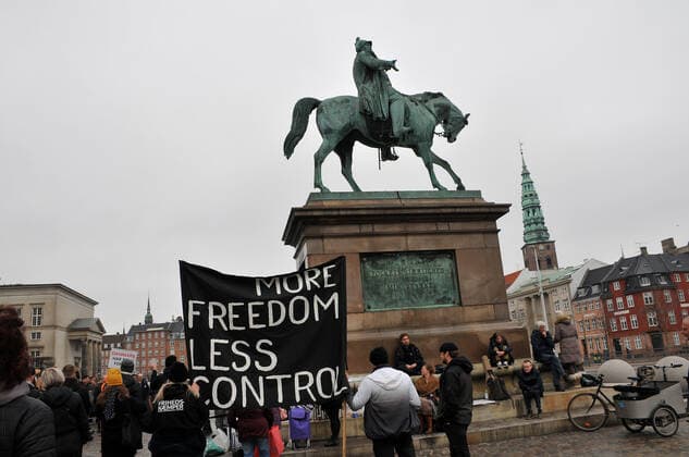 Copenhagen, Denmark. 23 February 2021, Danes proetesting againest coronavirus pandemic new debate in danish parliamenet about quick corona virus pandemic law in danish parliament with all political parties and stage anti pandemic law debates in front of danish parliament and danish police stand peaceful proteact danish parliament in front christiansborg danish parliament in Copenhagen. (Photo..Francis Dean Deanpictures)