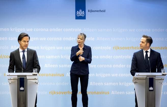 DEN HAAG - Minister-president Mark Rutte en minister Hugo de Jonge (Volksgezondheid, Welzijn en Sport) tijdens een persconferentie over de coronamaatregelen. De avondklok wordt verlengd omdat het kabinet de maatregel nodig denkt te hebben om ruimte te cre˜ren voor andere versoepelingen. ANP SEM VAN DER WAL Copyright: xHollandsexHoogtex xxANPx x428567132x
