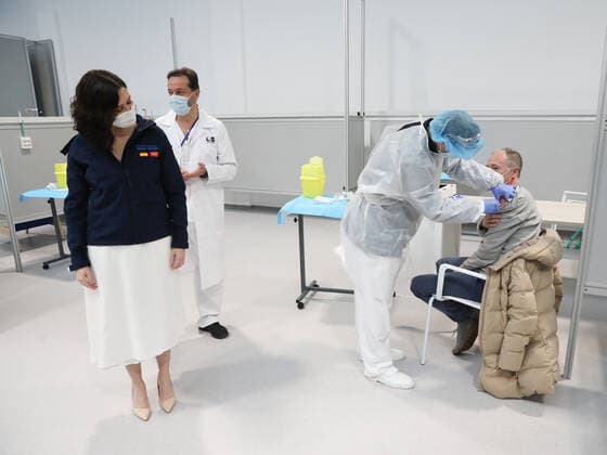 The President of the Community of Madrid, Isabel Diaz Ayuso, watches a man receive the vaccine against COVID-19 during her visit to the start of the vaccination process that has been launched in Pavilion 3 of the Public Hospital Enfermera Isabel Zendal, in Madrid, (Spain), on 23 February 2021. This Tuesday begins the vaccination in the pavilion 3 of the hospital with the vaccine of AstraZeneca to 400 people of external Health, AENA, inspectors of Public Health, of Institute of Social Security, professionals of reformatories, Forensic Doctors, Students of CC Health and veterinarians. These new groups to be vaccinated will be joined by those over 80 years of age on Thursday 25 February in the Primary Care centres of each of the health areas Copyright: xLagenciaEPxPRESS M.FERNÃNDEZ.xPOOLx 3576536