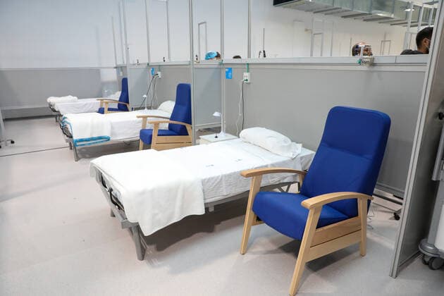 Several beds in Pavilion 3 of the Public Hospital Enfermera Isabel Zendal, in Madrid, (Spain), on 23 February 2021. This Tuesday begins the vaccination in the pavilion 3 of the hospital with the vaccine of AstraZeneca to 400 people of external Health, AENA, inspectors of Public Health, of Institute of Social Security, professionals of reformatories, Forensic Doctors, Students of CC Health and veterinarians. These new groups to be vaccinated will be joined by those over 80 years of age on Thursday 25 February in the Primary Care centres of each of the health areas of the community with 50,000 doses. 23 FEBRUARY 2021;ISABEL DÃAZ AYUSO;AYUSO;MADRID;COMMUNITY OF MADRID;ZENDAL LagenciaEP PRESS M.FERNÃNDEZ. POOL 02 23 2021 MADRID MADRID Spain Copyright: xLagenciaEPxPRESS M.FERNÃNDEZ.xPOOLx 3576570
