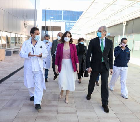 The President of the Community of Madrid, Isabel Diaz Ayuso (center), with the Minister of Health, Enrique Ruiz Escudero (2r), and the Deputy Minister of Health, Antonio Zapatero (3l), during his visit to the start of the vaccination process against COVID-19 that has been launched in the Pavilion 3 of the Public Hospital Enfermera Isabel Zendal, in Madrid, (Spain), on 23 February 2021. This Tuesday begins the vaccination in the pavilion 3 of the hospital with the vaccine of AstraZeneca to 400 people of External Health, AENA, inspectors of Public Health, of Institute of Social Security, professionals of reformatories, Forensic Doctors, Students of CC Health and veterinarians. These new groups to be vaccinated will be joined by those over 80 Copyright: xLagenciaEPxPRESS M.FERNÃNDEZ.xPOOLx 3576580