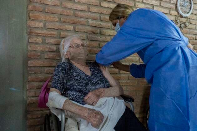 February 25, 2021, Firmat, Santa Fe, Argentina: A nurse applies a shot of India s Serum Institute Covishield vaccine against COVID-19 to and elderly woman inside a makeshift care home functioning in a special school. The original care home inside San Martin Hospital was converted into the COVID-19 sector at the beginning of the pandemic, and the residents were moved into this location. Firmat Argentina - ZUMAm105 20210225_zaf_m105_008 Copyright: xPatricioxMurphyx