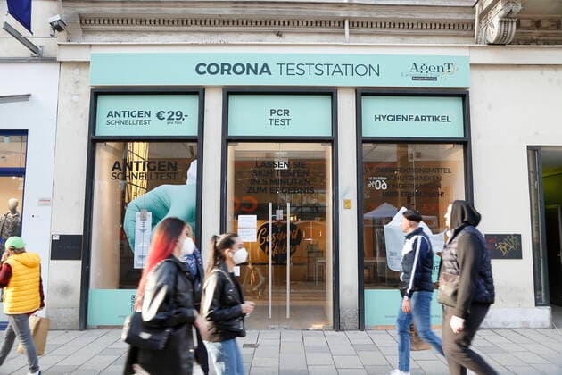 Coronas Stuation in Wien Wien, Innere Stadt, 25.02.2021 Corona-Pandemie, Corona, Corona-Virus, CoV 2, Covid 19, Sars, Virus, Virusinfektion, Pandemie, CoronakriseKrise, Viruserkrankung, Coronavirus, SARS-CoV-2 Coronatestung, Coronatest, Antigen - Test, PCR - Test, Antigen-Test, PCR-Test, Schnelltest, Teststation Mariahilferstraße Wien Austria