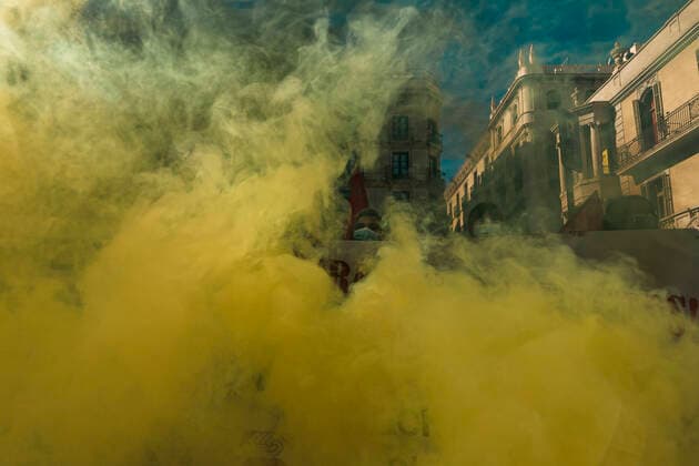March 10, 2021, Barcelona, Catalonia, Spain: Catalan doctors shout slogans amid colored smoke as they protest for a 100% public health care system, equal pay, labor protection, early retirement, and a reduction of weekly, hours among other demands, during a strike in the Catalan public health care system Barcelona Spain - ZUMAo105 20210310_zap_o105_005 Copyright: xMatthiasxOesterlex