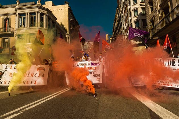 March 10, 2021, Barcelona, Catalonia, Spain: Catalan doctors shout slogans amid colored smoke as they protest for a 100% public health care system, equal pay, labor protection, early retirement, and a reduction of weekly, hours among other demands, during a strike in the Catalan public health care system Barcelona Spain - ZUMAo105 20210310_zap_o105_007 Copyright: xMatthiasxOesterlex