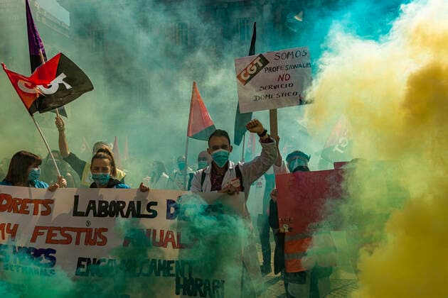 March 10, 2021, Barcelona, Catalonia, Spain: Catalan doctors shout slogans amid colored smoke as they protest for a 100% public health care system, equal pay, labor protection, early retirement, and a reduction of weekly, hours among other demands, during a strike in the Catalan public health care system Barcelona Spain - ZUMAo105 20210310_zap_o105_017 Copyright: xMatthiasxOesterlex