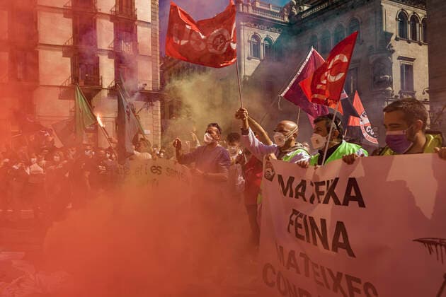 March 10, 2021, Barcelona, Catalonia, Spain: Catalan doctors shout slogans amid colored smoke as they protest for a 100% public health care system, equal pay, labor protection, early retirement, and a reduction of weekly, hours among other demands, during a strike in the Catalan public health care system Barcelona Spain - ZUMAo105 20210310_zap_o105_028 Copyright: xMatthiasxOesterlex