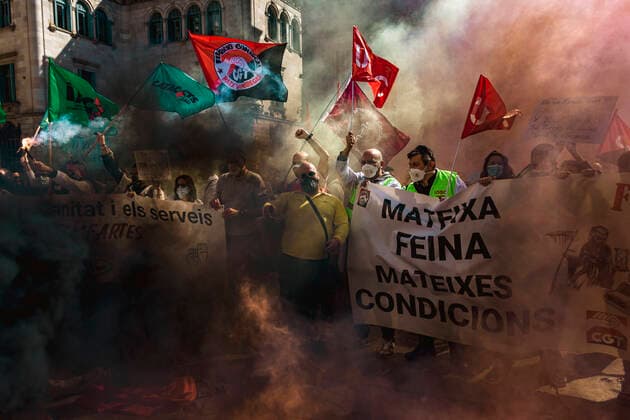 March 10, 2021, Barcelona, Catalonia, Spain: Catalan doctors shout slogans amid colored smoke as they protest for a 100% public health care system, equal pay, labor protection, early retirement, and a reduction of weekly, hours among other demands, during a strike in the Catalan public health care system Barcelona Spain - ZUMAo105 20210310_zap_o105_029 Copyright: xMatthiasxOesterlex