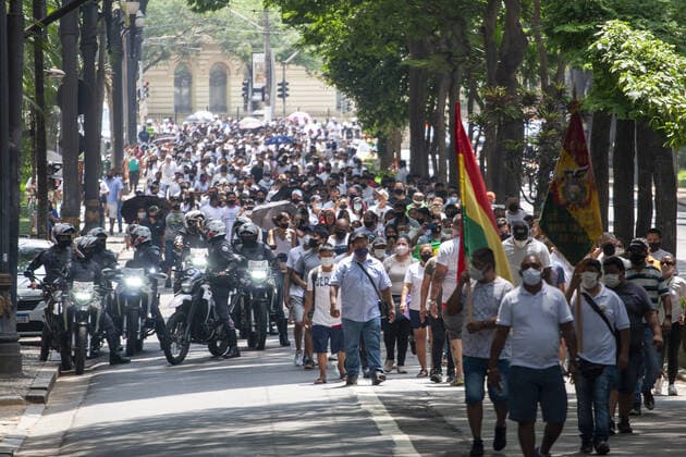 Coronavirus in Brasilien, Proteste gegen die Corona-Maßnahmen in Sao Paulo Protest Outside Joao Doria (INT) Protest Outside Joao Doria. March 15, 2021, Sao Paulo, Brazil: A group of traders marched along Avenida Sao Luiz and Viaduto Jacarei, this Monday afternoon (15). With Commerce closed in the central region of Sao Paulo, on the morning of this Monday, the 15th, the day of the beginning of the emergency phase decreed by the state government. As of this Monday, 15, more restrictive rules to combat the coronavirus pandemic (covid-19) come into force. During the red phase, only those services considered essential. Trade and non-essential services must remain closed, as well as shopping centers, galleries. Local consumption is not allowed in restaurants, only deliveries. In addition, the restriction from 8:00 pm to Copyright: xLecoxVianax