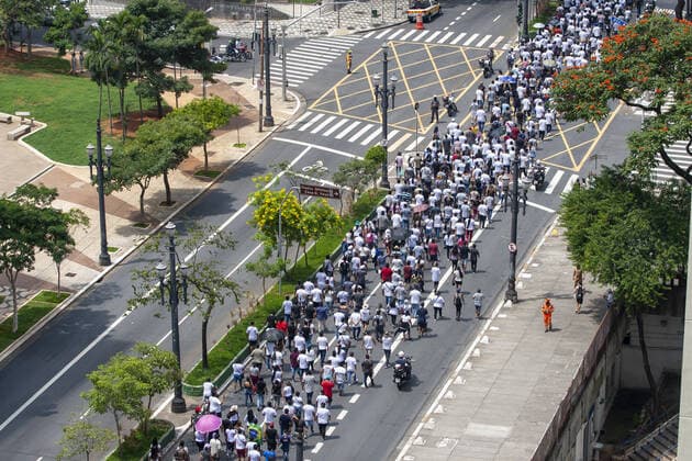 Coronavirus in Brasilien, Proteste gegen die Corona-Maßnahmen in Sao Paulo Protest Outside Joao Doria (INT) Protest Outside Joao Doria. March 15, 2021, Sao Paulo, Brazil: A group of traders marched along Avenida Sao Luiz and Viaduto Jacarei, this Monday afternoon (15). With Commerce closed in the central region of Sao Paulo, on the morning of this Monday, the 15th, the day of the beginning of the emergency phase decreed by the state government. As of this Monday, 15, more restrictive rules to combat the coronavirus pandemic (covid-19) come into force. During the red phase, only those services considered essential. Trade and non-essential services must remain closed, as well as shopping centers, galleries. Local consumption is not allowed in restaurants, only deliveries. In addition, the restriction from 8:00 pm to Copyright: xLecoxVianax
