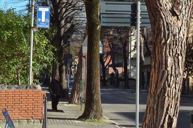 Coronavirus in Italien, Lockdown in Rimini Italy will be in a Red Zone wave for Easter amid COVID-19. March 15, 2021, Rimini , Italy: From Monday, March 15th, and for another 15 days, Emilia-Romagna is all Red Zone. Despite the rules and prohibitions today, it can be seen that people can™t stand to stay at home anymore, as they strolled on the beach, families with children in the parks and exercising. Although contagion is still on the rise, the hope of many is that it will be the last major closure in Italy. Italy will be in a Red Zone wave for Easter amid COVID-19. Copyright: xJosixDonellix
