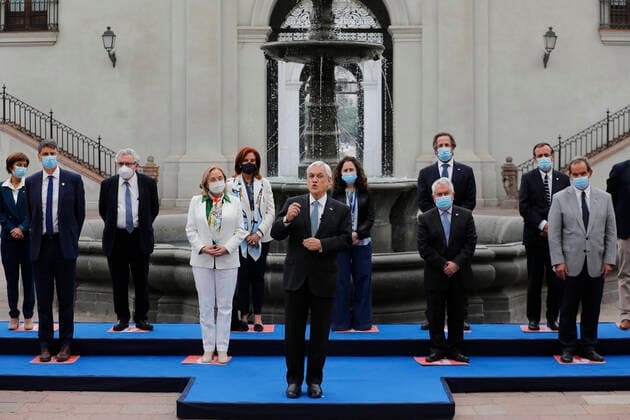 Santiago, March 16, 2021 The President of the Republic, Sebastian Pinera, together with the Minister of Health, Enrique Paris, and the Undersecretaries of Public Health, Paula Daza, of Health Care Networks, Alberto Dougnac, and of Copyright: DRAGOMIRxYANKOVIC ATONxCHILE