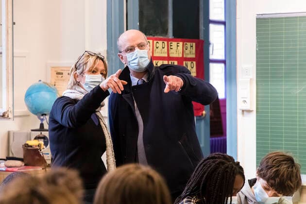 Coronavirus in Frankreich, Bildungsminister Jean Michel Blanquer besucht Grundschule in Paris Paris, France March 18, 2021 - Minister of National Education visits elementary school as part of Mathematics Week - French Education, Youth and Sports Minister Jean-Michel Blanquer NEWS, POLITIQUE, EDUCATION, ECOLE ELEMENTAIRE, BLANQUER, SEMAINEDES MATHEMATIQUES, MATHS, ENSEIGNEMENT, APPRENTISSAGE, EDUCATIF, SCOLAIRE, SCOLARITE Copyright: xVincentxIsorex