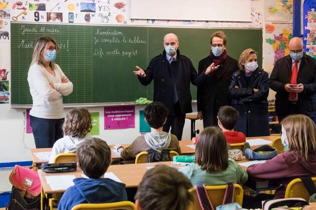 Coronavirus in Frankreich, Bildungsminister Jean Michel Blanquer besucht Grundschule in Paris Paris, France March 18, 2021 - Minister of National Education visits elementary school as part of Mathematics Week - French Education, Youth and Sports Minister Jean-Michel Blanquer NEWS, POLITIQUE, EDUCATION, ECOLE ELEMENTAIRE, BLANQUER, SEMAINEDES MATHEMATIQUES, MATHS, ENSEIGNEMENT, APPRENTISSAGE, EDUCATIF, SCOLAIRE, SCOLARITE Copyright: xVincentxIsorex