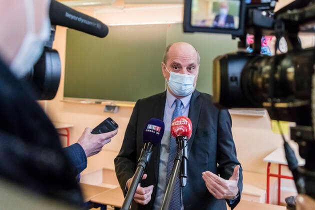 Coronavirus in Frankreich, Bildungsminister Jean Michel Blanquer besucht Grundschule in Paris Paris, France March 18, 2021 - Minister of National Education visits elementary school as part of Mathematics Week - French Education, Youth and Sports Minister Jean-Michel Blanquer NEWS, POLITIQUE, EDUCATION, ECOLE ELEMENTAIRE, BLANQUER, SEMAINEDES MATHEMATIQUES, MATHS, ENSEIGNEMENT, APPRENTISSAGE, EDUCATIF, SCOLAIRE, SCOLARITE Copyright: xVincentxIsorex