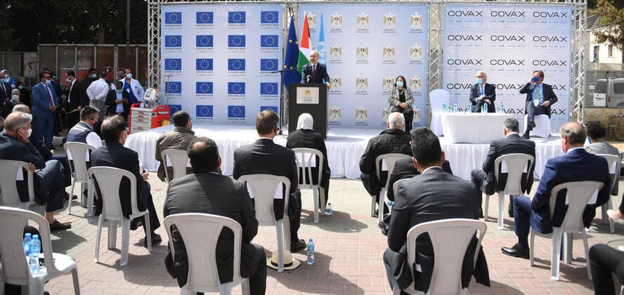 Coronavirus im Westjordanland, Premierminister Mohammed Ishtayeh bei Impfstart in Ramallah March 21, 2021, Ramallah, West Bank, Palestinian Territory: Palestinian Prime Minister Mohammad Ishtayeh, speaks during the launch of the national vaccination campaign against the Corona virus, at the Palestine Medical Complex in Ramallah, in the presence of the Special Coordinator for the Middle East Peace Process, Thor Winsland, the European Union representative to Palestine, Sven Kuhn von Burgsdorf, the Minister of Health, Mai Kaile, and a number of consuls Ambassadors, legal and official persons, in the West Bank city of Ramallah, on March 21, 2021 Ramallah Palestinian Territory - ZUMAap3_ 20210321_zaf_ap3_155 Copyright: xPrimexMinisterxOfficex