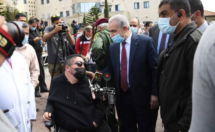 Coronavirus im Westjordanland, Premierminister Mohammed Ishtayeh bei Impfstart in Ramallah March 21, 2021, Ramallah, West Bank, Palestinian Territory: Palestinian Prime Minister Mohammad Ishtayeh, speaks during the launch of the national vaccination campaign against the Corona virus, at the Palestine Medical Complex in Ramallah, in the presence of the Special Coordinator for the Middle East Peace Process, Thor Winsland, the European Union representative to Palestine, Sven Kuhn von Burgsdorf, the Minister of Health, Mai Kaile, and a number of consuls Ambassadors, legal and official persons, in the West Bank city of Ramallah, on March 21, 2021 Ramallah Palestinian Territory - ZUMAap3_ 20210321_zaf_ap3_156 Copyright: xPrimexMinisterxOfficex