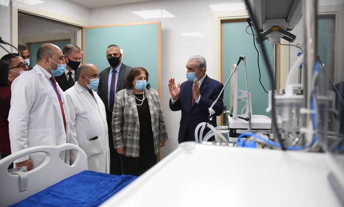 Coronavirus im Westjordanland, Premierminister Mohammed Ishtayeh bei Impfstart in Ramallah March 21, 2021, Ramallah, West Bank, Palestinian Territory: Palestinian Prime Minister Mohammad Ishtayeh, speaks during the launch of the national vaccination campaign against the Corona virus, at the Palestine Medical Complex in Ramallah, in the presence of the Special Coordinator for the Middle East Peace Process, Thor Winsland, the European Union representative to Palestine, Sven Kuhn von Burgsdorf, the Minister of Health, Mai Kaile, and a number of consuls Ambassadors, legal and official persons, in the West Bank city of Ramallah, on March 21, 2021 Ramallah Palestinian Territory - ZUMAap3_ 20210321_zaf_ap3_163 Copyright: xPrimexMinisterxOfficex