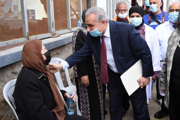 Coronavirus im Westjordanland, Premierminister Mohammed Ishtayeh bei Impfstart in Ramallah March 21, 2021, Ramallah, West Bank, Palestinian Territory: Palestinian Prime Minister Mohammad Ishtayeh, speaks during the launch of the national vaccination campaign against the Corona virus, at the Palestine Medical Complex in Ramallah, in the presence of the Special Coordinator for the Middle East Peace Process, Thor Winsland, the European Union representative to Palestine, Sven Kuhn von Burgsdorf, the Minister of Health, Mai Kaile, and a number of consuls Ambassadors, legal and official persons, in the West Bank city of Ramallah, on March 21, 2021 Ramallah Palestinian Territory - ZUMAap3_ 20210321_zaf_ap3_164 Copyright: xPrimexMinisterxOfficex