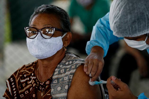 (210323) -- BRASILIA, March 23, 2021 -- A senior citizen receives a dose of Chinese-developed COVID-19 vaccine in Brasilia, Brazil, on March 22, 2021. Brazil on Monday said 1,383 more people died from the novel coronavirus disease in the previous 24 hours, raising the national death toll to 295,425. According to the Ministry of Health, tests detected 49,293 new cases, bringing the nationwide count to 12,047,526. Brazil is one of the countries hardest hit by the virus worldwide in terms of both deaths and cases, second only to the United States. (Photo by Xinhua) BRAZIL-12 MLN COVID-19 CASES LucioxTavora