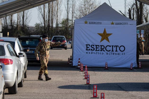Milan, people queuing in cars for anti Covid vaccines at the drive-thru point in via Novara managed by the army Editorial Usage Only Copyright: xMASSIMOxALBERICOx xIPAx