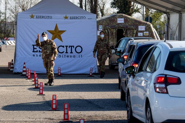 Milan, people queuing in cars for anti Covid vaccines at the drive-thru point in via Novara managed by the army Editorial Usage Only Copyright: xMASSIMOxALBERICOx xIPAx
