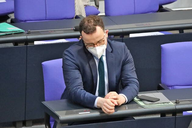 Bundesgesundheitsminister Jens Spahn 25.3.2021 Bundesgesundheitsminister Jens Spahn im Bundestag auf der Regierungsbank Berlin Bundestag Berlin GER