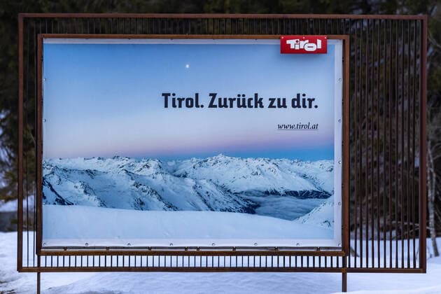 31.03.2021, Jochberg, AUT, Coronavirus Pandemie, Ausreisetest Tirol, Für das Bundesland Tirol - exklusive Osttirol - gilt ab Mittwoch, 31. März 2021, erneut eine Ausreisetestpflicht. Im Bild Landesgrenze Tirol - Salzburg Pass-Thurn Provincial border between Tyrol and Salzburg Pass-Thurn. For the province of Tyrol - excluding East Tyrol - an exit test obligation will apply again from Wednesday, March 31, 2021. Jochberg, Austria on 31.03.2021.