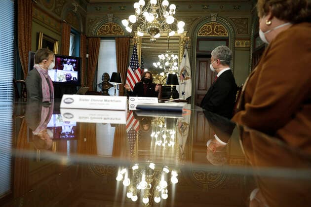 March 31, 2021, Washington, District of Columbia, USA: United States Vice President Kamala Harris holds a roundtable discussion with faith leaders on their efforts to encourage communities to take the COVID-19 vaccine at the White House on March 31, 2021 in Washington, DC. With the Voice President, from left to right: Bishop Marian Budde, Episcopal Church, Reverend Walter Kim, National Association of Evangelicals, and Sister Donna Markham, Catholic Charities USA Washington USA - ZUMAs152 20210331_zaa_s152_022 Copyright: xYurixGripasx-xPoolxViaxCnpx