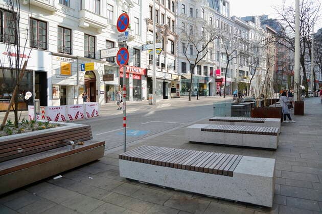 Wien Coronakrise:: Osterruhe 4. harter Lockdown - erster Tag Wien, 1.4.2021 Corona-Pandemie, Corona, Corona-Virus, CoV 2, Covid 19, Sars, Virus, Virusinfektion, Pandemie, CoronakriseKrise, Viruserkrankung, Coronavirus, SARS-CoV-2 Mariahilferstraße, Mariahilfer Straße leere Geschäftsstraße Wien Austria
