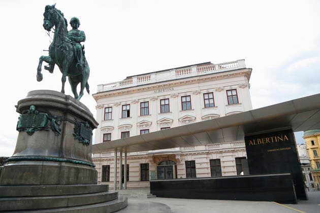 Wien Coronakrise:: Osterruhe 4. harter Lockdown - erster Tag Wien, 1.4.2021 Corona-Pandemie, Corona, Corona-Virus, CoV 2, Covid 19, Sars, Virus, Virusinfektion, Pandemie, CoronakriseKrise, Viruserkrankung, Coronavirus, SARS-CoV-2 Albertina Wien Austria